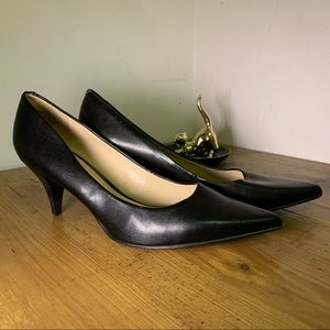 Nine West black kitten pumps